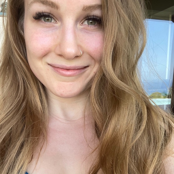 Meet your Posher, Caroline - Picture 1 of 1